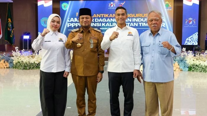 Kepala Otorita IKN, Basuki Hadimuljono, beserta jajaran turut menghadiri pelantikan dan pengukuhan KADIN Kalimantan Timur yang digelar di Kantor Bersama 3, KIPP Nusantara, pada Semin (2/3/2026). Foto: HO/Humas Otorita IKN