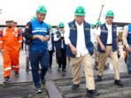 Kepala Otorita IKN, Basuki Hadimuljono, meninjau dua site PT Pertamina Hulu Mahakam pada Jumat (27/02/2026) di wilayah Kabupaten Kutai Kartanegara. Kegiatan ini menandai hadirnya ruang kolaborasi sekaligus kemudahan perizinan bagi berbagai sektor usaha di Kawasan Nusantara. Foto: HO/Humas Otorita IKN