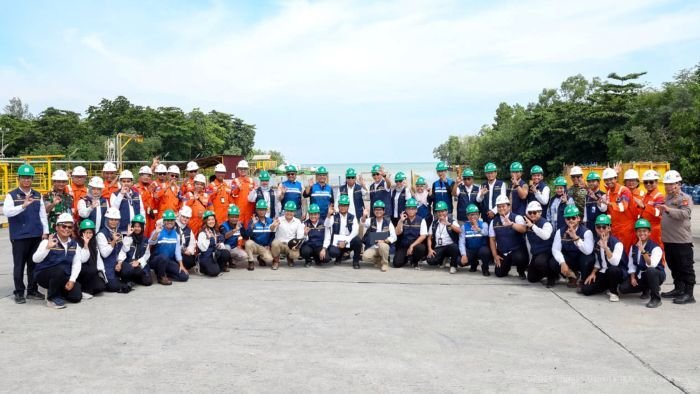 Kepala Otorita IKN, Basuki Hadimuljono, meninjau dua site PT Pertamina Hulu Mahakam pada Jumat (27/02/2026) di wilayah Kabupaten Kutai Kartanegara. Kegiatan ini menandai hadirnya ruang kolaborasi sekaligus kemudahan perizinan bagi berbagai sektor usaha di Kawasan Nusantara. Foto: HO/Humas Otorita IKN