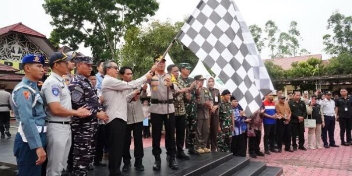Ketua DPRD Kabupaten Kutim Jimmi, ST, MT menghadiri Apel Gelar Pasukan dalam rangka Operasi Ketupat Mahakam 2026 yang digelar di halaman Polres Kutai Timur, pada Kamis (12/3/2026). Foto: HO/dprdkutaitimur.id