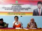 Ketua DPRD Kutim, Jimmi, ST, MT Saat melaksanakan sosialisasi Raperda tentang Kabupaten Layak Anak di Jalan Inpres Gang Ratu Sima, Sangatta, pada Senin (16/03/2026). Foto: HO/dprdkutaitimur.id