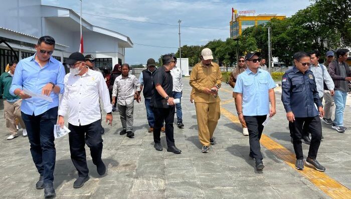 Komisi III DPRD Kota Samarinda meninjau Proyek Teras Samarinda, pada Selasa (3/3/2026). Foto: BorneoFlash/Nur Ainunnisa