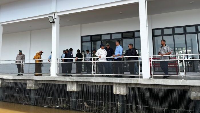 Komisi III DPRD Kota Samarinda meninjau Proyek Teras Samarinda, pada Selasa (3/3/2026). Foto: BorneoFlash/Nur Ainunnisa