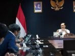 Ketua Dewan Ekonomi Nasional (DEN) Luhut Binsar Pandjaitan saat menerima penjelasan langsung dari Direktur Perencanaan dan Pengembangan Bisnis Pertamina Patra Niaga dan Direktur Operasi Kilang di Jakarta, Rabu (11/3/2026). FOTO: ANTARA/HO-DEN