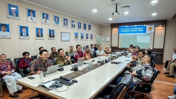 Manajemen PLN UIP KLT melaksanakan penandatanganan kebijakan dan komitmen Keselamatan dan Kesehatan Kerja (K3), pada Jumat (27/02/2026). Foto: HO/PLN UIP KLT