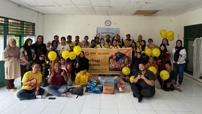 Maxim bersama Yayasan Pengemudi Selamat Sejahtera Indonesia (YPSSI) menggelar kegiatan santunan anak yatim di Samarinda pada bulan Ramadan. Foto: HO/Maxim