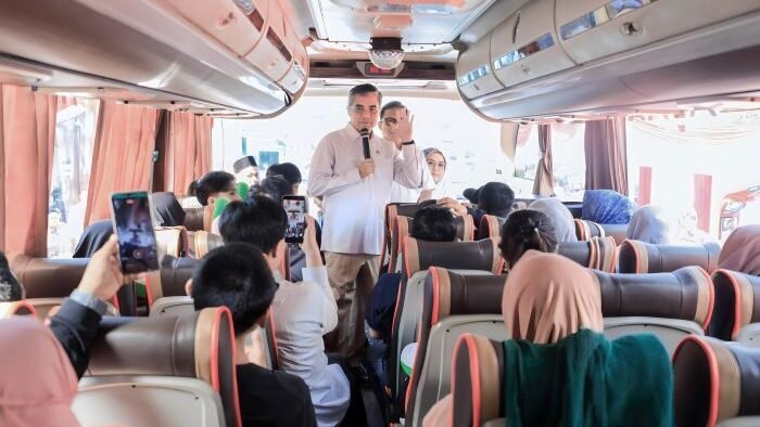 Menaker Yassierli Melepas mudik gratis bagi pekerja/buruh di kantor Kemnaker, Jakarta, pada Selasa (17/3/2026). Foto: HO/Biro Humas Kemnaker