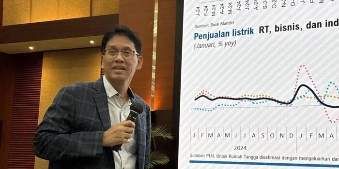 Menteri Keuangan Purbaya Yudhi Sadewa memberikan paparan dalam taklimat media di kantor Kementerian Keuangan, Jakarta, Jumat (7/3/2026). FOTO: ANTARA/Imamatul Silfia.