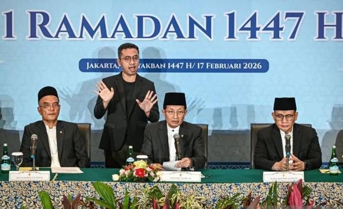 Arsip foto - Menteri Agama Nasaruddin Umar (kedua kanan), Wakil Menteri Agama Romo Muhammad Syafi'i (kanan) dan Ketua Komisi VIII DPR Marwan Dasopang (kiri) menyampaikan hasil sidang isbat satu Ramadhan di Jakarta, Selasa (17/2/2026). FOTO : ANTARA FOTO/Fauzan/foc.