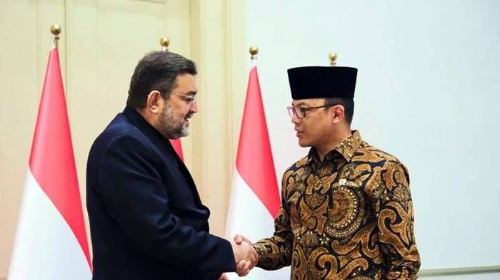 Menteri Luar Negeri RI Sugiono (kanan) saat menerima Duta Besar Iran untuk RI Mohammad Boroujerdi di Jakarta, Rabu (4/3/2026). FOTO: ANTARA/HO-Kemlu RI/aa.