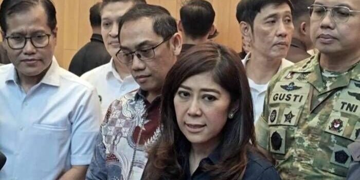 Menteri Komunikasi dan Digital Meutya Hafid saat memberikan keterangan kepada wartawan usai melakukan inspeksi mendadak ke kantor Meta di Jakarta Selatan, Rabu (4/2/2026). FOTO: ANTARA/Farhan Arda Nugraha Menteri Komunikasi dan Digital Meutya Hafid saat memberikan keterangan kepada wartawan usai melakukan inspeksi mendadak ke kantor Meta di Jakarta Selatan, Rabu (4/2/2026). FOTO: ANTARA/Farhan Arda Nugraha