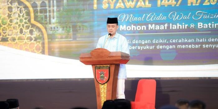 Pangdam VI/Mulawarman, Mayjen TNI Krido Pramono, S.H., M.Si., Saat Momen Salat Idul Fitri 1 Syawal 1447 H yang dipusatkan di Lapangan Makodam VI/Mlw, Jl. Jenderal Sudirman, Balikpapan, pada Sabtu (21/03/2026). Foto: HO/Pendam VI/Mlw