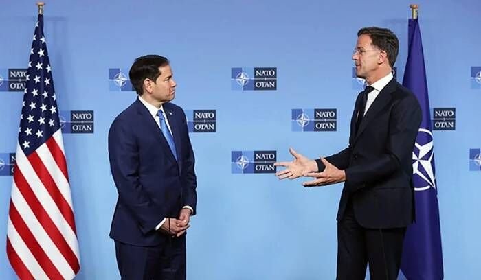 Sekretaris Jenderal Organisasi Perjanjian Atlantik Utara (NATO) Mark Rutte (kanan) dan Menteri Luar Negeri AS Marco Rubio bertemu pers dalam pertemuan para Menteri Luar Negeri NATO di markas besar NATO di Brussels, Belgia. FOTO: ANTARA/Xinhua/Zhao Dingzhe/aa.