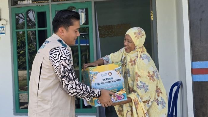 PLN UID Kaltimra melalui Yayasan Baitul Maal (YBM) menyalurkan bantuan kepada 1.051 warga di kaltim dan Kaltara selama Ramadan 1447 Hijriah. Foto: HO/PLN UID Kaltimra