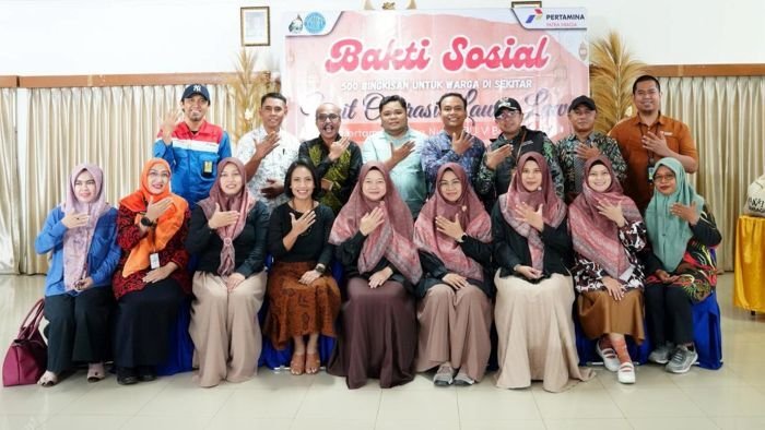 Jelang Idul Fitri, Pertamina RU Balikpapan dan PWP Salurkan 500 Paket Sembako untuk Warga Sekitar Terminal Lawe-Lawe