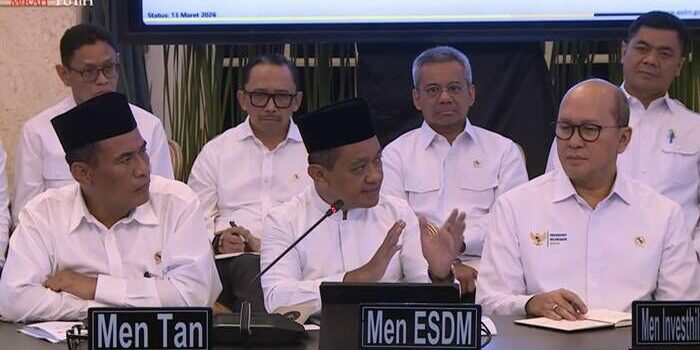 Bahlil Laporkan Insiden Kapal Impor Minyak dari Singapura ke Prabowo