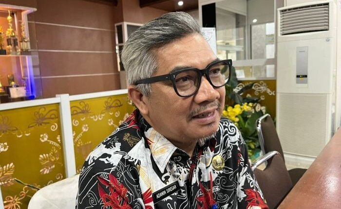 Pelaksana Tugas (Plt) Kepala Disnaker Kota Balikpapan, Adamin Siregar. Foto: BorneoFlash/Ardian