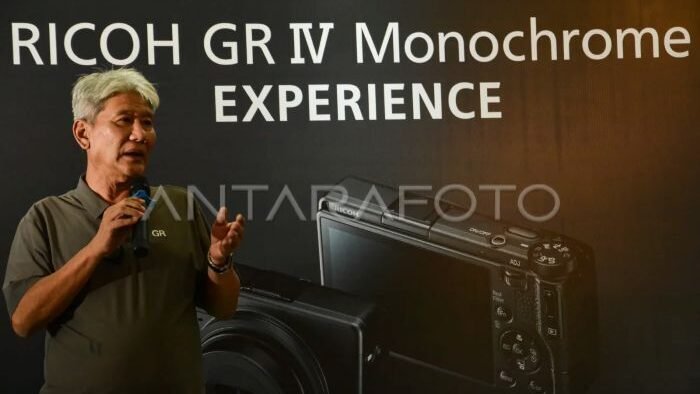 Sales Manager PT Aneka Warna Indah Henry Untung menyampaikan paparan pada peluncuran kamera Ricoh GR IV Monochrome di Jakarta, Jumat (6/3/2026). Foto: ANTARA FOTO-Ahmad Naufal Oktavian