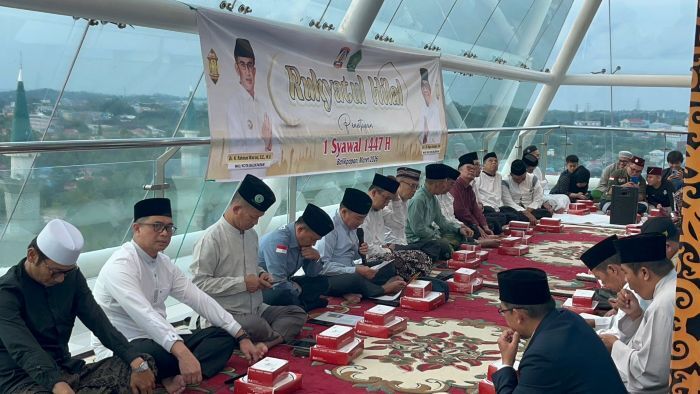 Pemantauan Rukyatul Hilal Penetapan 1 Syawal 1447 Hijriah, di Menara Masjid Mahdinatul Iman Balikpapan Islamic Center Balikpapan, pada Kamis (19/3/2026). Foto: BorneoFlash/Niken Sulastri