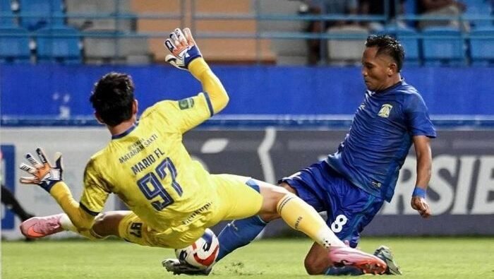 Persiba Balikpapan melawan PSIS Semarang pada laga yang digelar di Stadion Batakan, pada Minggu (1/3/2026). Foto: BorneoFlash/Ist