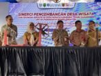 Perwakilan Pemprov Kaltim bersama Pemkot Samarinda saat meresmikan Program Desa Wisata dan Ekraf di Kelurahan Tenun, Samarinda Seberang, pada Selasa (31/3/2026).. Foto: BorneoFlash/Nur Ainunnisa