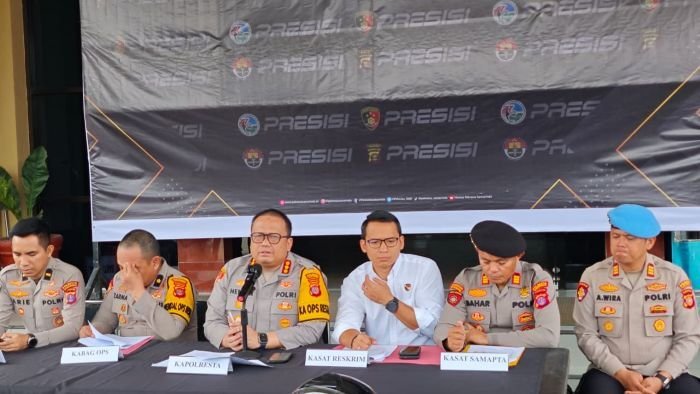 Polresta Samarinda menggelar konferensi pers terkait pengungkapan puluhan kasus selama pelaksanaan Operasi Pekat Mahakam 2026. Foto: BorneoFlash/Nur Ainunnisa