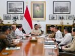 Presiden Prabowo Subianto memimpin rapat terbatas di Istana Kepresidenan RI, Jakarta, Kamis (19/3/2026), yang salah satunya membahas rencana efisiensi/penghematan energi untuk mengantisipasi ancaman krisis minyak imbas perang di negara-negara Teluk, Timur Tengah. FOTO: ANTARA/HO-BPMI Sekretariat Presiden.