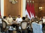 Presiden Prabowo Subianto menerima Wakil Ketua DPR RI, Prof. Sufmi Dasco Ahmad, didampingi beberapa Menteri Kabinet Merah Putih di Istana Merdeka, Jakarta, Rabu (4/3/2026). FOTO: ANTARA/HO-Sekretariat Presiden