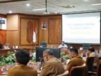 Rapat koordinasi pimpinan dan anggota Komisi B DPRD Kutim membahas tindak lanjut rencana pemindahtanganan BMD yang akan dihibahkan kepada Perum Bulog yang berlangsung di ruang hearing Sekretariat DPRD Kutim, pada Senin (2/3/2026). Foto: HO/Setwan dprdkutim