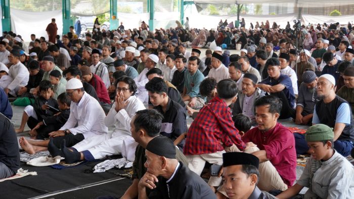 Ribuan Jamaah Baitul Karomah Gelar Salat Idul Fitri 1 Syawal 1447 H di Lapangan Global Sport Balikpapan, pada Kamis (19/3/2026). Foto: BorneoFlash/Ardian