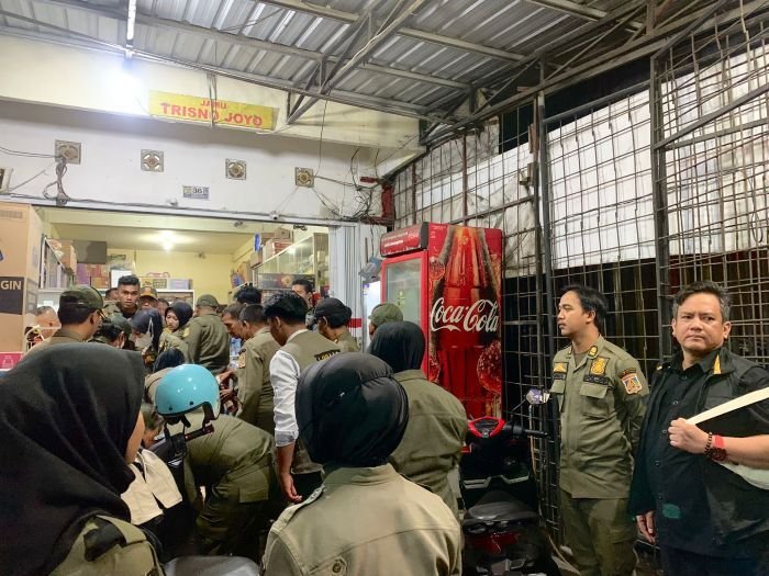 Operasi Malam Ramadan, Satpol PP Pastikan Tempat Hiburan Tutup dan Temukan Ratusan Botol Miras