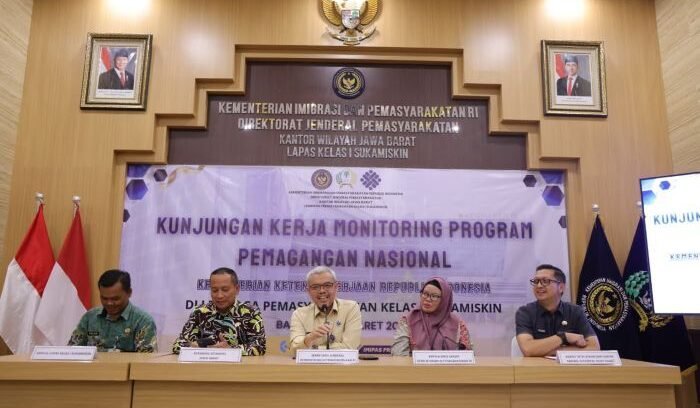 Sekjen Kemnaker, Cris Kuntadi saat meninjau langsung Program Pemagangan Nasional (MagangHub) di Lapas Kelas I Sukamiskin, Bandung, pada Jumat (13/3/2026). Foto: HO/Biro Humas Kemnaker