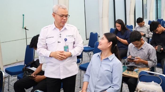 Sekretaris Jenderal (Sekjen) Kemnaker, Cris Kuntadi saat meninjau pelaksanaan Walk-In Interview di Gedung Pusat Pasar Kerja, Jakarta, pada Rabu (4/3/2026). Foto: HO/Biro Humas Kemnaker