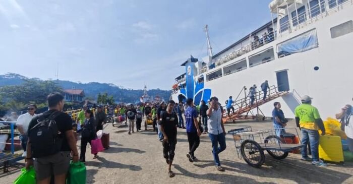 Suasana di Pelabuhan Samarinda. Foto: BorneoFlash/Nur Ainunnisa