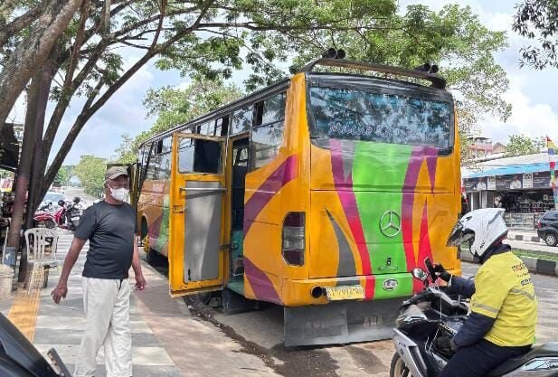 Terminal Resmi Kurang Dilirik, Praktik Naik Bus di Pinggir Jalan Masih Marak