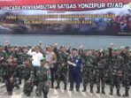 Upacara Penyambutan Ratusan Satgas Yonzipur 17/AD, di Pelabuhan Semayang Balikpapan, pada Rabu (18/3/2026). Foto: BorneoFlash/Niken Sulastri