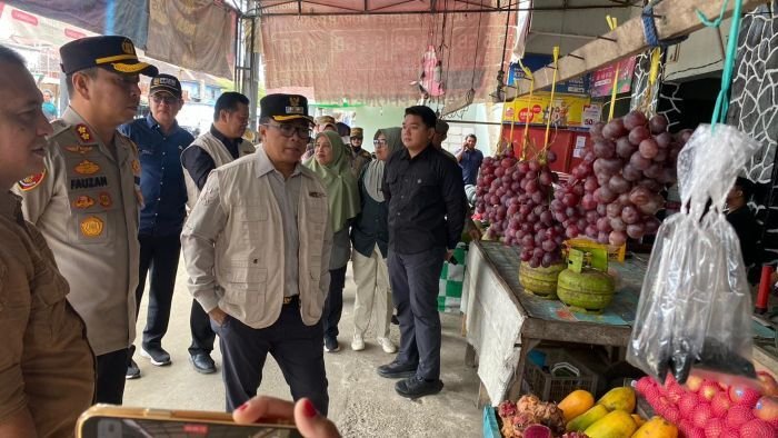 Wakil Bupati Kutim Mahyunadi bersama jajaran Forkopimda melakukan Pemantauan ketersediaan Bapokting jelang Hari Raya Idul Fitri 1447 H, pada Jumat (13/03/2026). Foto: HO/kutaitimurkab.go.id