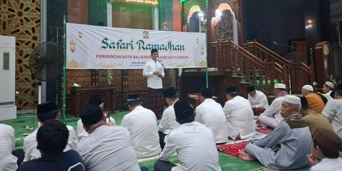 Wali Kota Balikpapan, Rahmad Masud, saat kegiatan Safari Ramadan di Masjid Agung At Taqwa Wali Kota Balikpapan, Rahmad Mas'ud, saat kegiatan Safari Ramadan di Masjid Agung At Taqwa Kelurahan Klandasan Ulu, Kecamatan Balikpapan Kota, pada Minggu (1/3/2026). Foto: BorneoFlash/Ardian