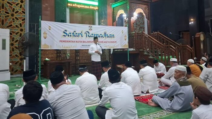 Wali Kota Balikpapan, Rahmad Mas'ud, saat kegiatan Safari Ramadan di Masjid Agung At Taqwa Kelurahan Klandasan Ulu, Kecamatan Balikpapan Kota, pada Minggu (1/3/2026). Foto: BorneoFlash/Ardian