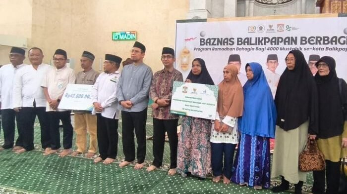 Wali Kota Balikpapan, Rahmad Mas'ud, saat menghadiri penyaluran zakat oleh Baznas Kota Balikpapan kepada para mustahik, di Masjid Madinatul Iman Balikpapan Islamic Center, pada Sabtu (28/2/2026). Foto: BorneoFlash/Ardian