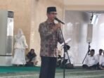 Wali Kota Balikpapan, Rahmad Masud, saat menghadiri penyaluran zakat. Wali Kota Balikpapan, Rahmad Mas'ud, saat menghadiri penyaluran zakat oleh Baznas Kota Balikpapan kepada para mustahik, di Masjid Madinatul Iman Balikpapan Islamic Center, pada Sabtu (28/2/2026). Foto: BorneoFlash/Ardian