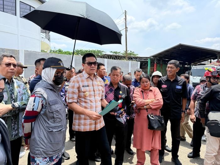 Tinjau Lokasi Kebakaran, Andi Harun Perintahkan Pembersihan Pasar Segiri Dipercepat