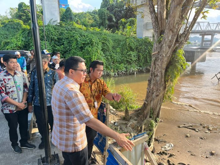 Taman Jembatan Mahakam Dipantau Langsung, Andi Harun Tekankan Progres Bertahap