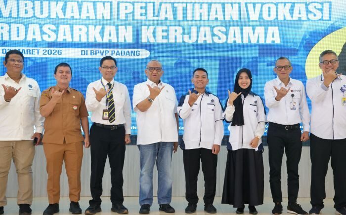 Pembukaan Pelatihan Berbasis Kompetensi (PBK), webinar, dan short course di BPVP Padang, pada Senin (2/3/2026). Foto: HO/Biro Humas Kemnaker