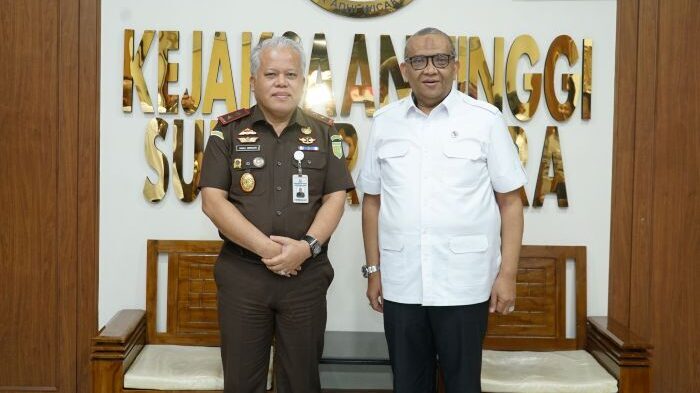 Foto Bersama Wakil Menteri Ketenagakerjaan, Afriansyah Noor dan Kepala Kejaksaan Tinggi Sumatera Utara, Harli Siregar, pada Selasa (10/3/2026). Foto: HO/Biro Humas Kemnaker