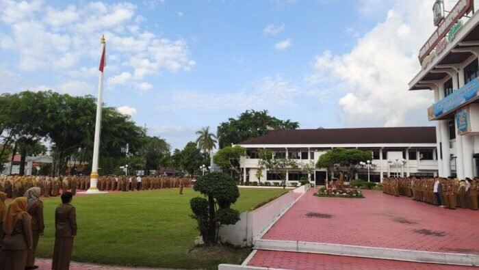 Apel pagi di Halaman Balai Kota, pada Senin (30/3/2026). Foto: BorneoFlash/Ardian